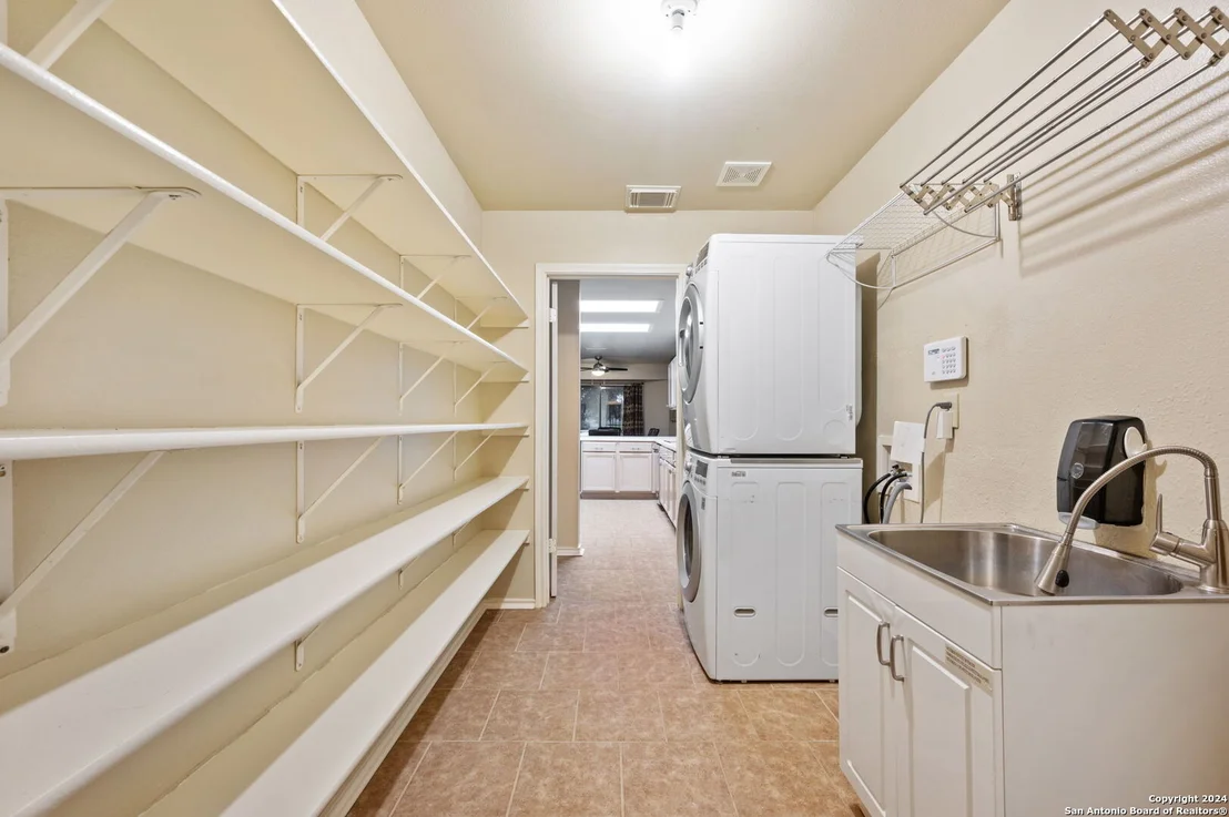 Photo of 7423 LEGEND POINT DR