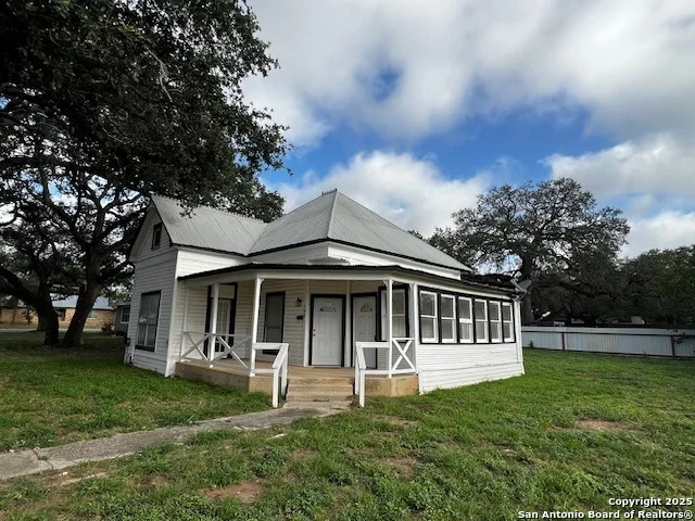 Photo of 308 W Coker