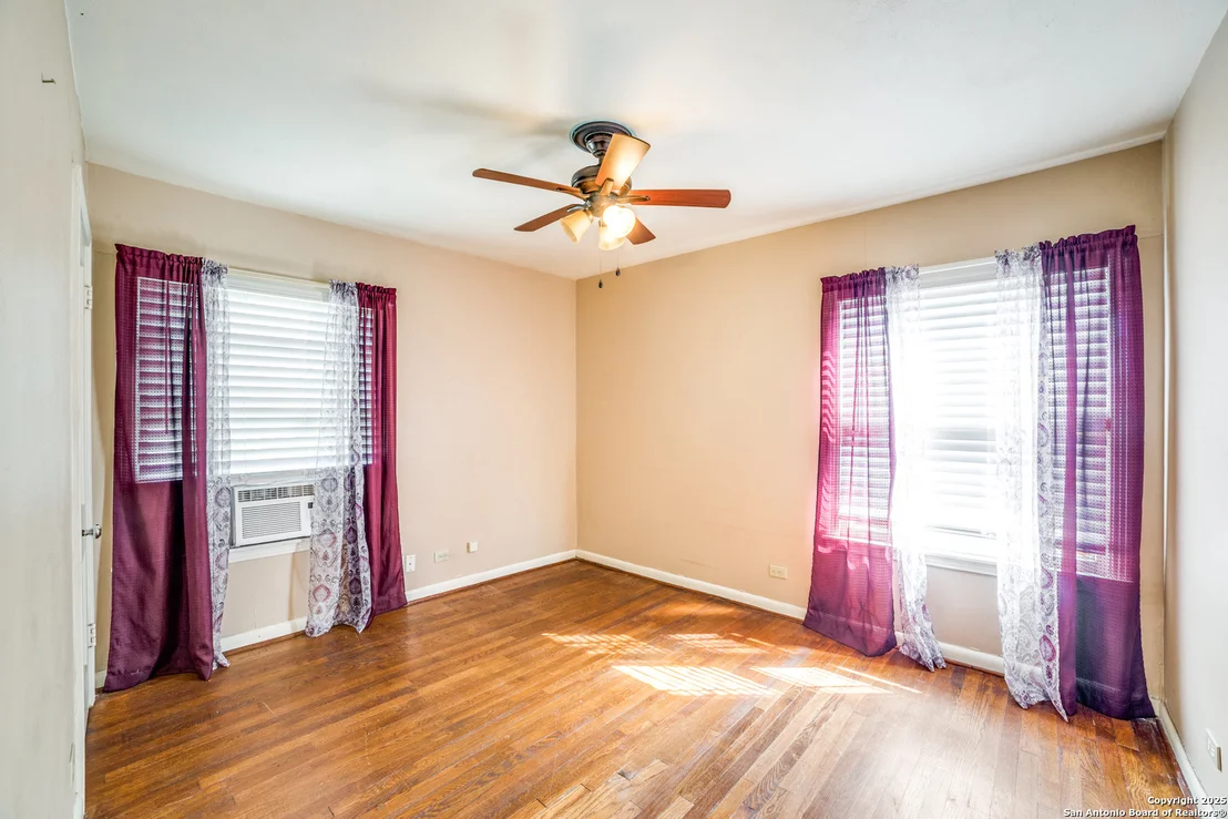 Photo of 1011 Thorain Blvd