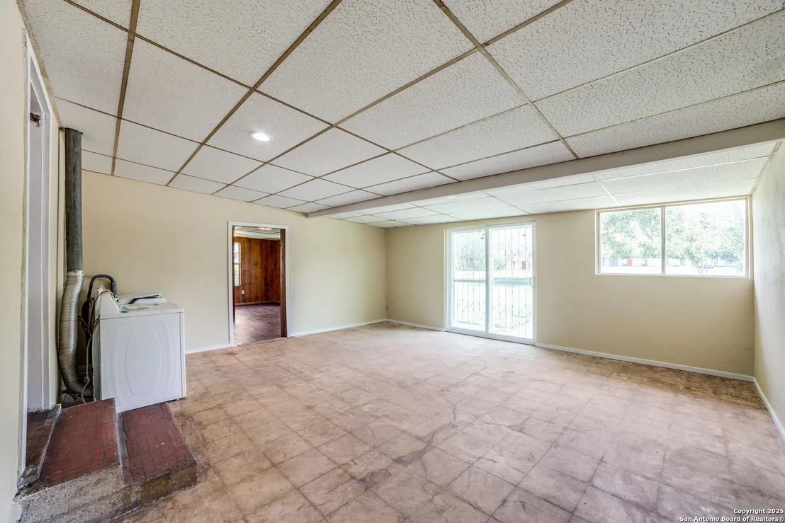 Photo of 606 W BAETZ BLVD