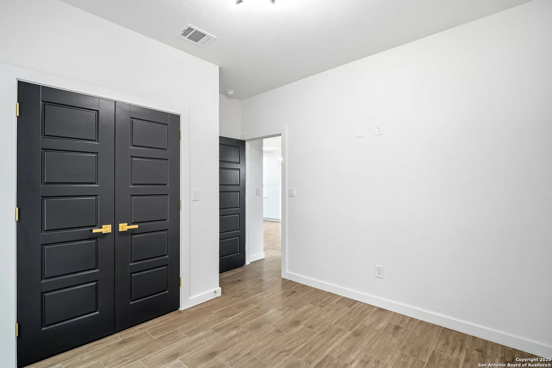 Photo of 15129 Norvell