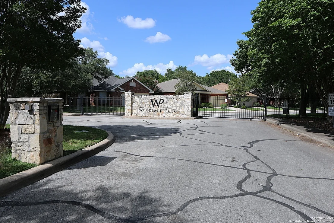 Photo of 4922 Rosemoss