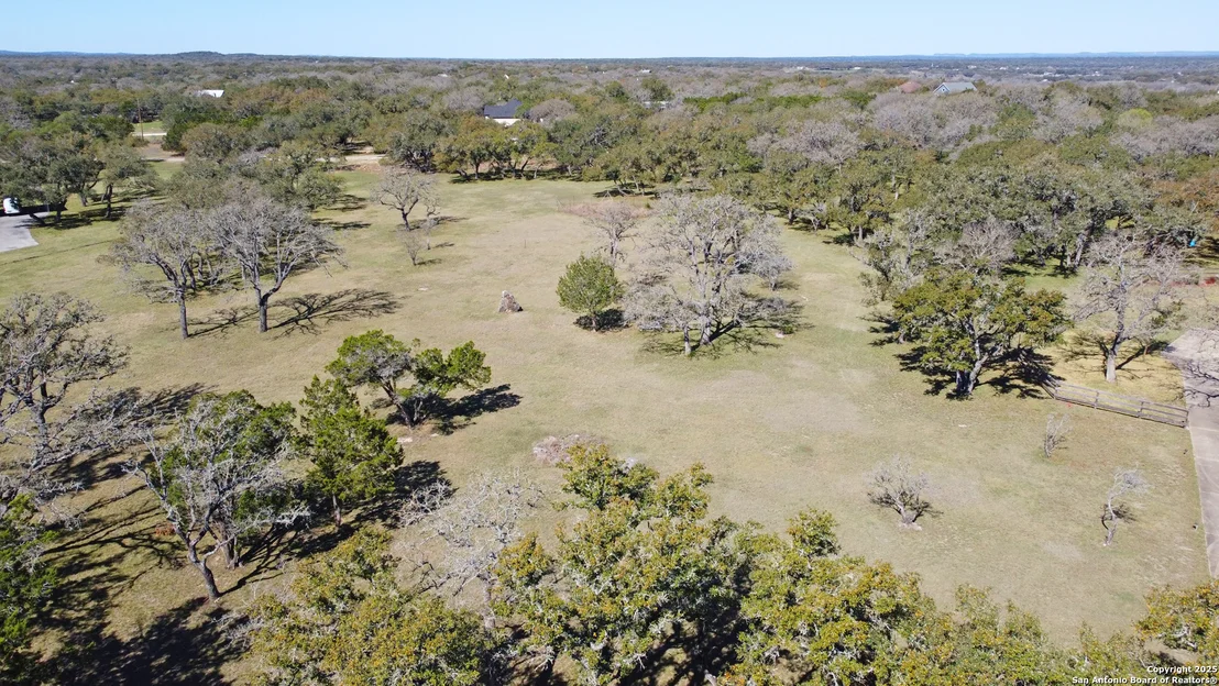 Photo of 582 Whispering Oaks