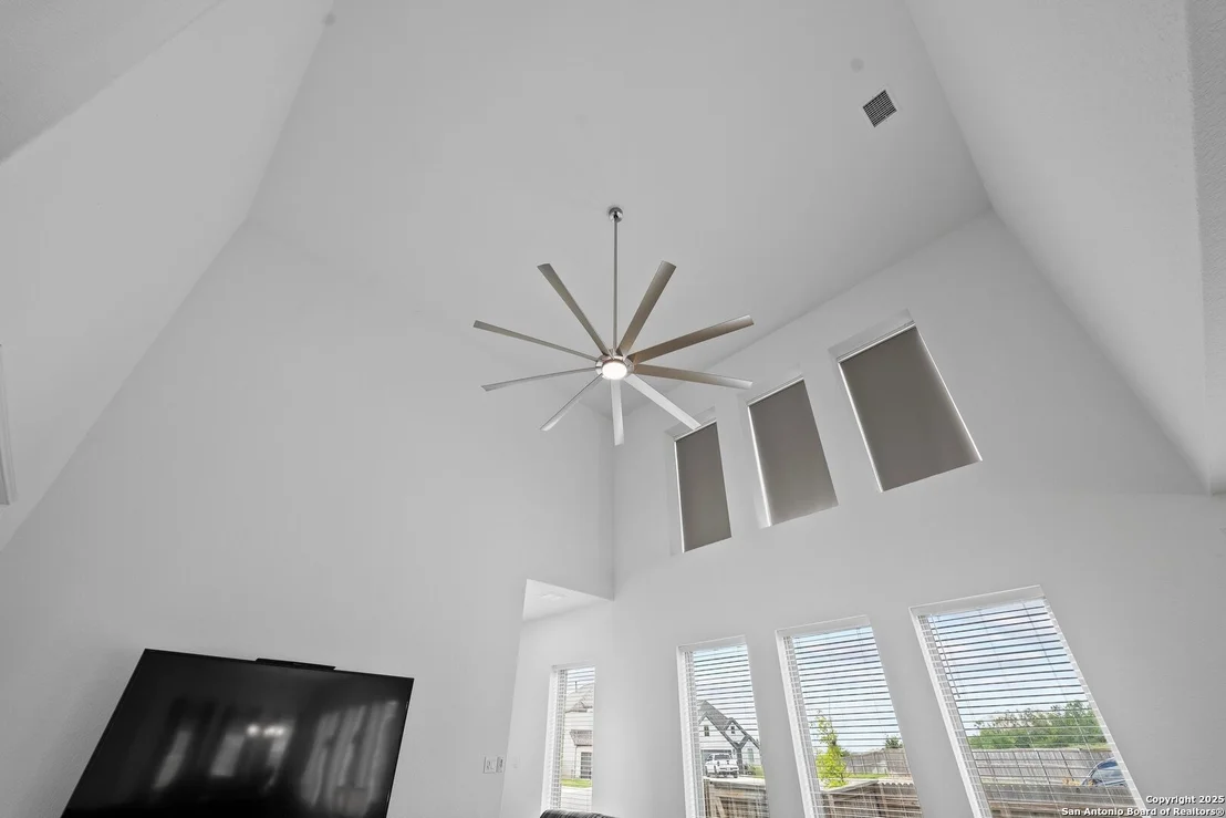 Photo of 2641 White Willow
