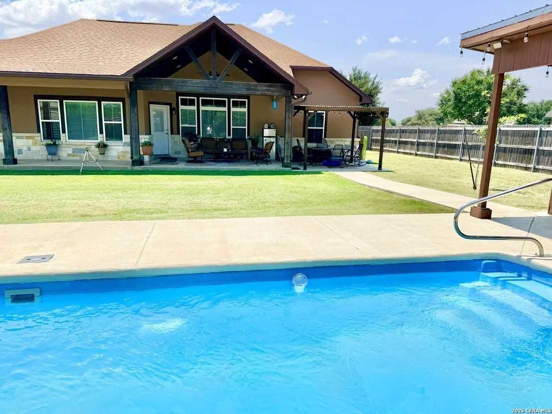 Photo of 149 W Short Meadow Dr