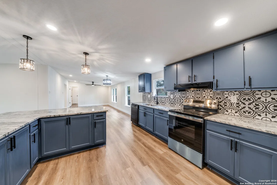 Photo of 551 BIG OAK DR