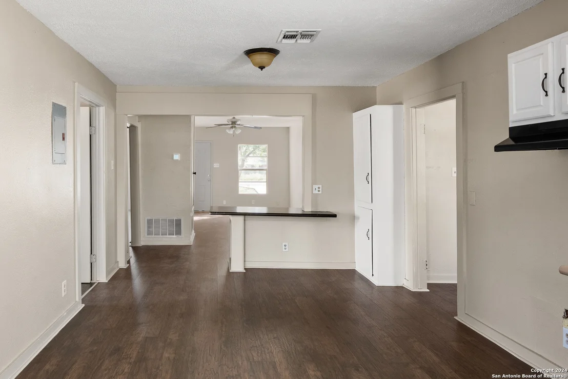 Photo of 412 W Coker