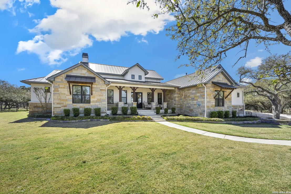 Photo of 979 Belle Oaks