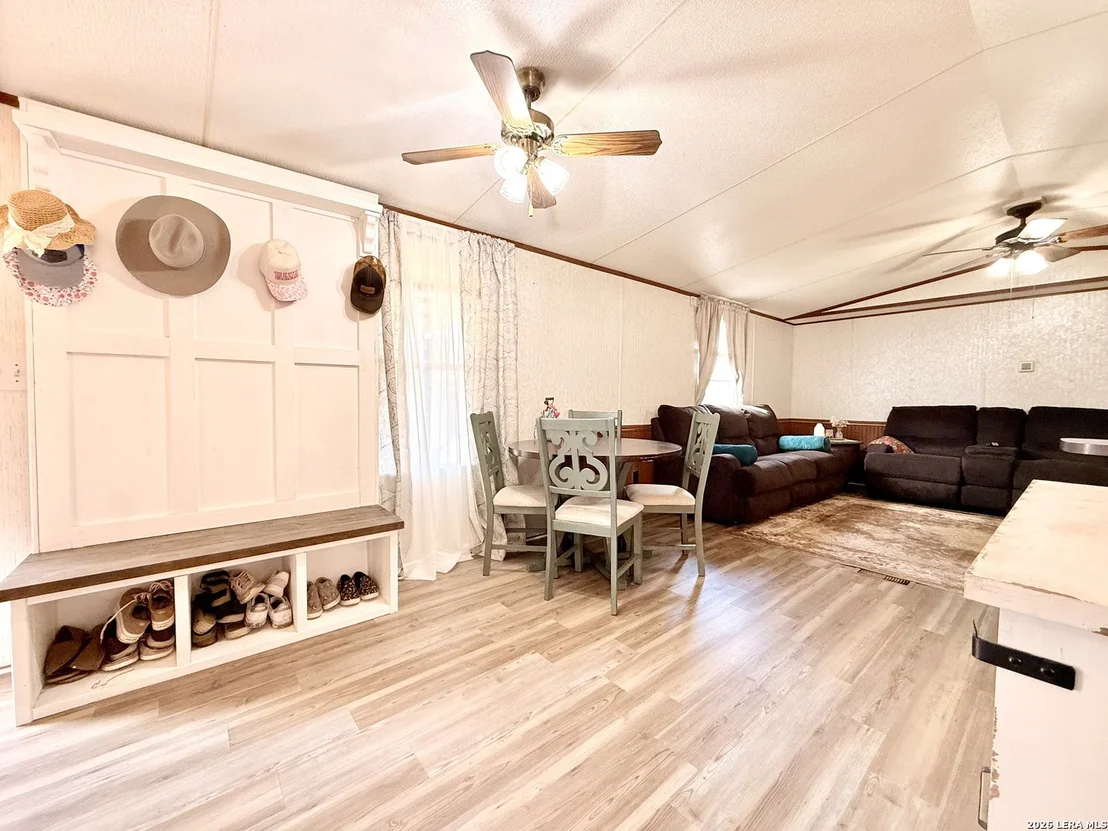 Photo of 721 Oak Dr