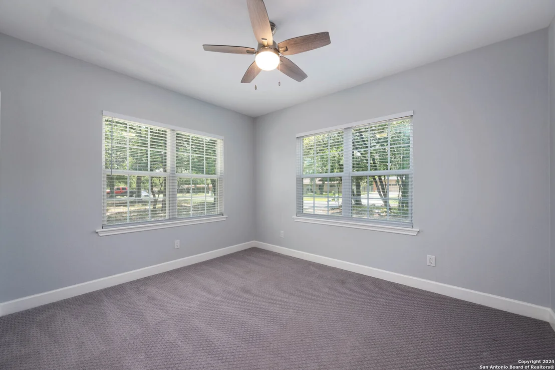 Photo of 210 GLENTOWER DR