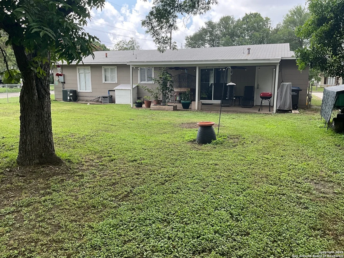 Photo of 403 Dawnview Ln