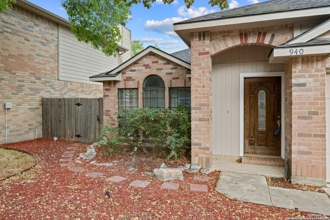 Photo of 940 Hedgestone