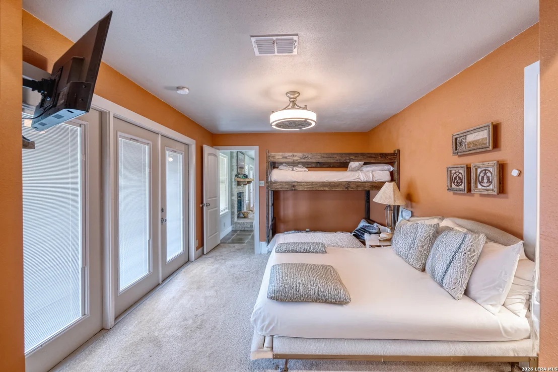 Photo of 270 Robinson