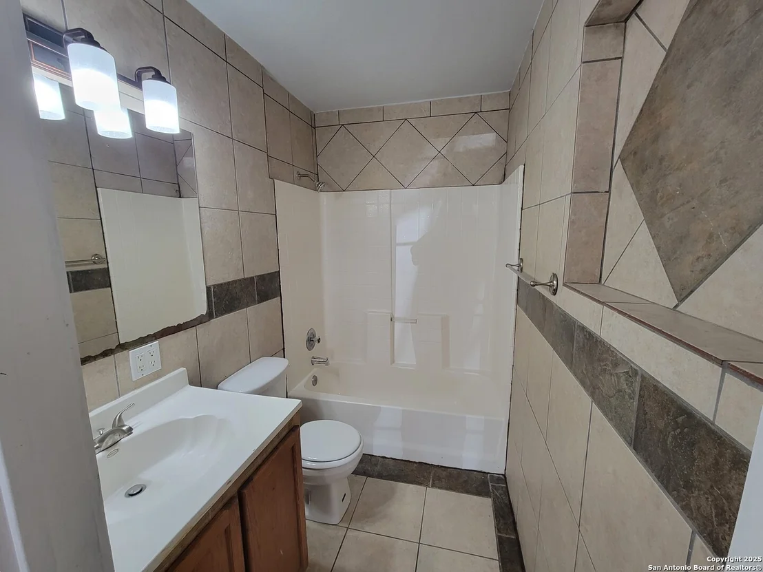 Photo of 9235 Lasswell