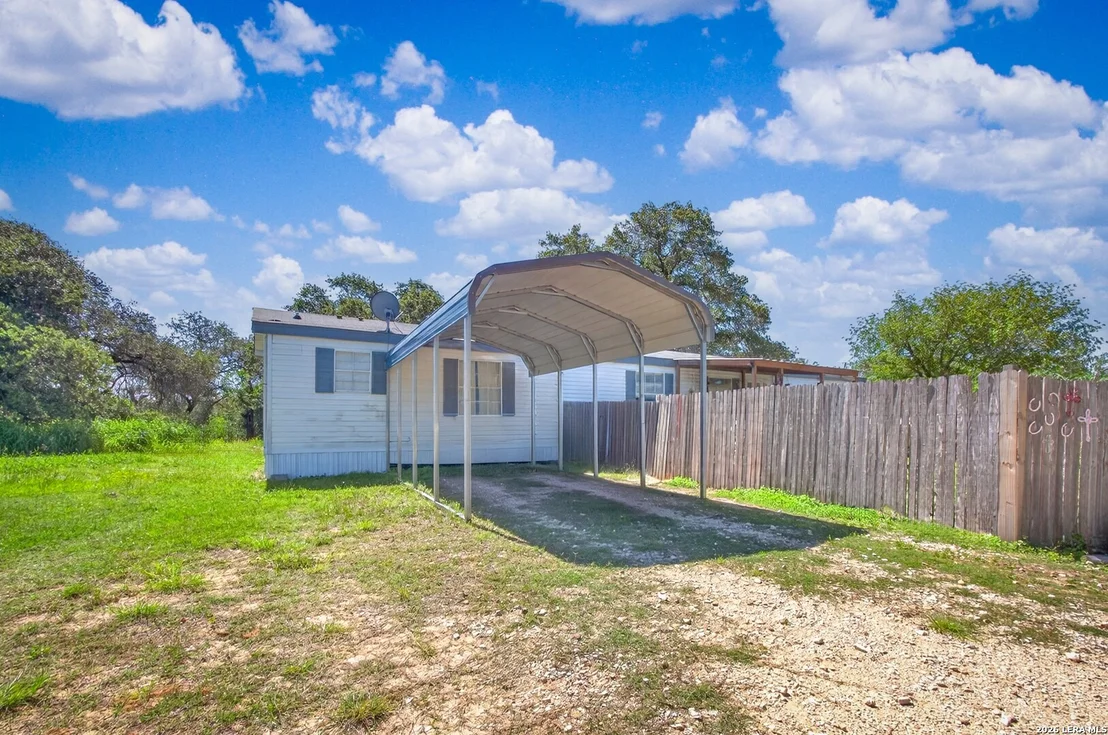 Photo of 953 Forest Oaks Dr