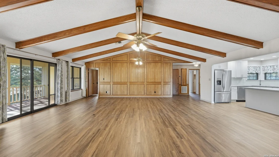 Photo of 132 W Outer Dr
