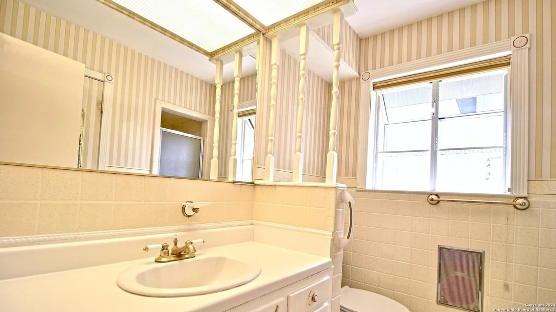 Photo of 116 CRESTVIEW DR