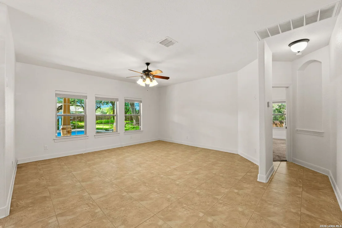 Photo of 221 WINDSOR DR