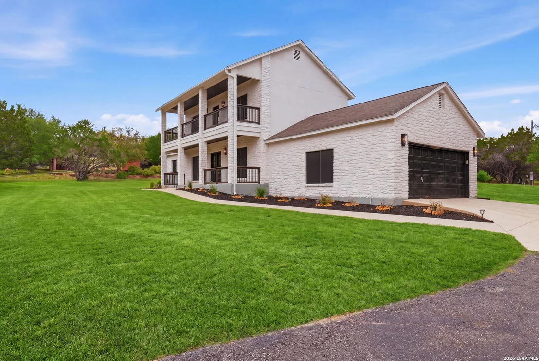 Photo of 150 LAKE VIEW DR