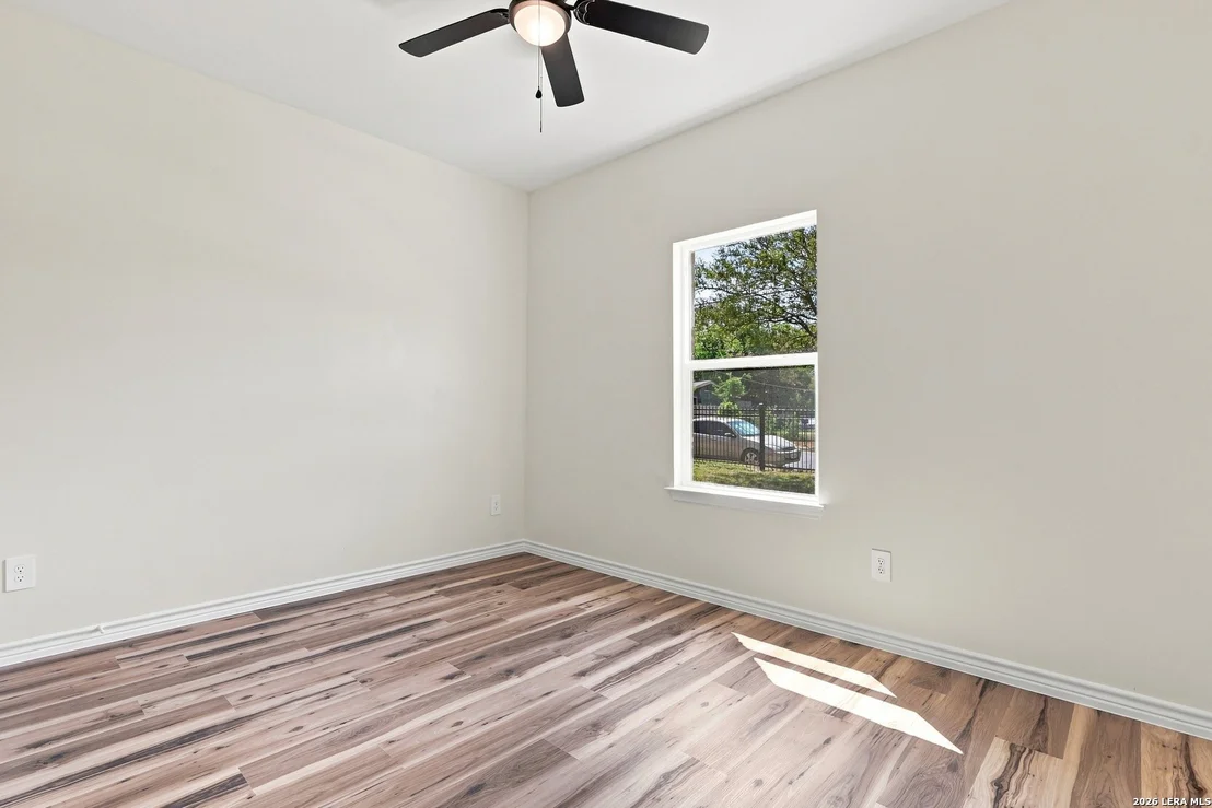 Photo of 1123 VICKERS AVE