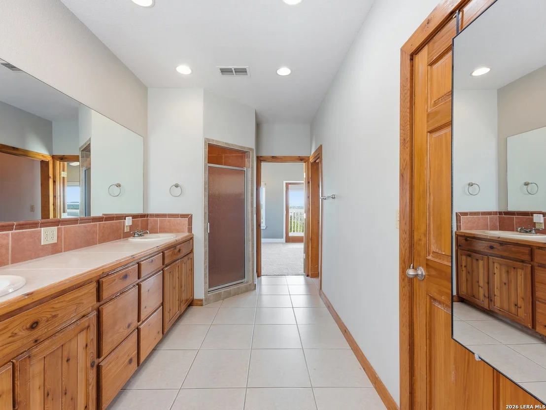 Photo of 412 Bear Springs Trl