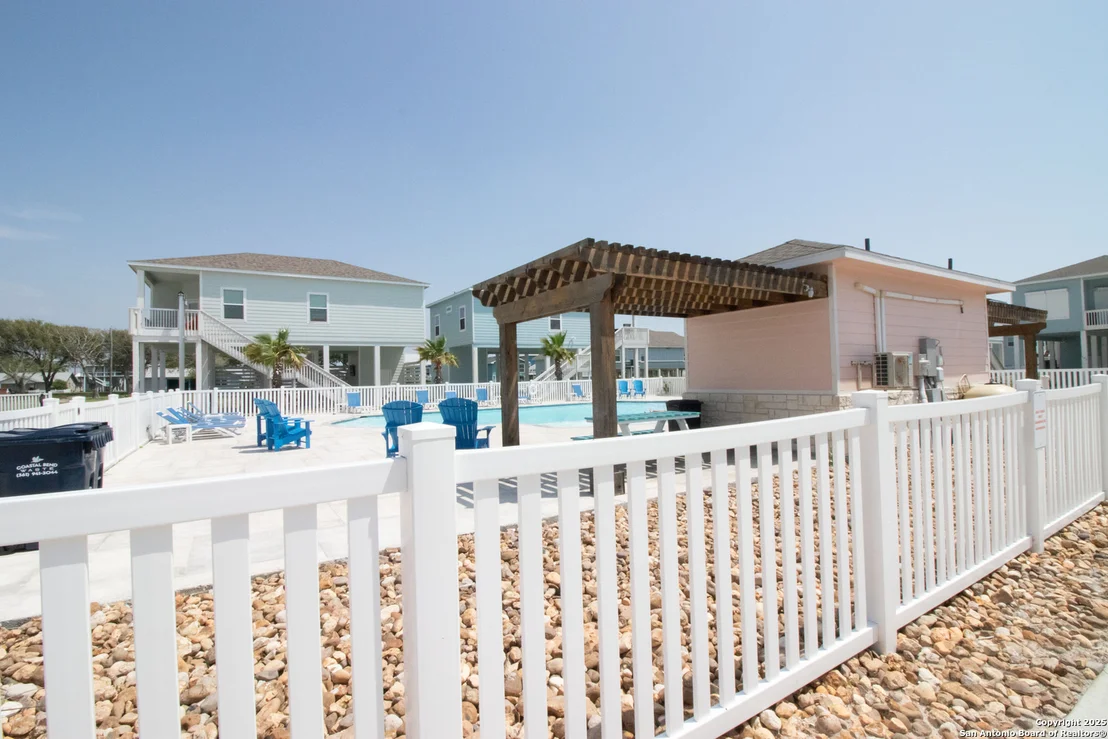 Photo of 207 Paradise Dr