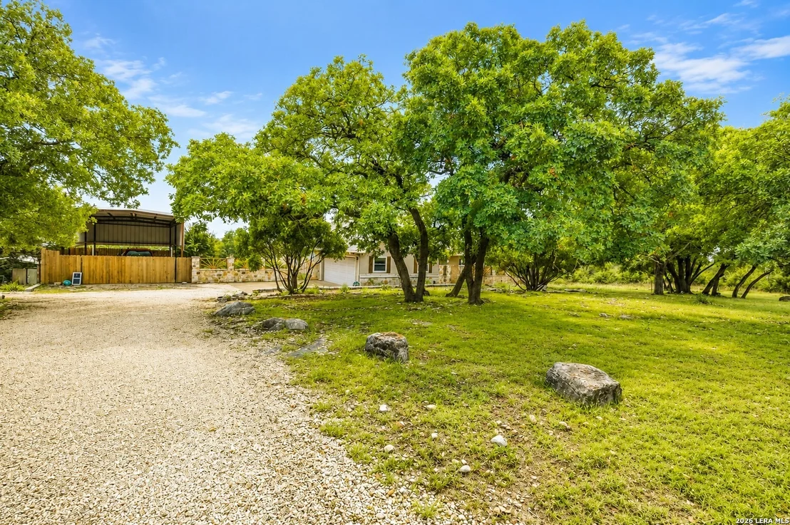 Photo of 138 RIDGE RD W