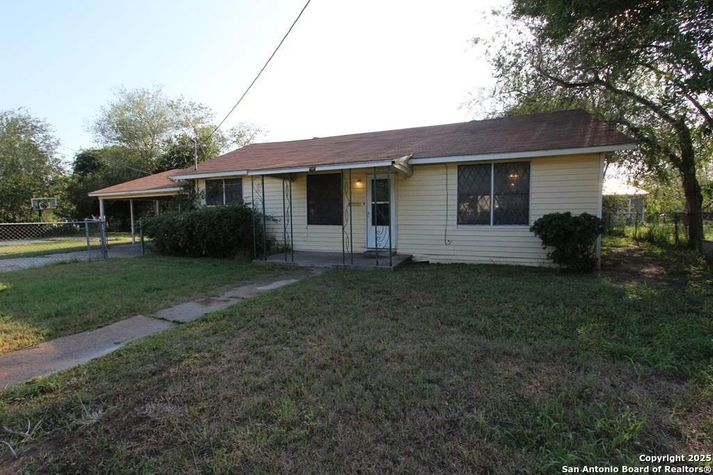 Photo of 909 N Ave B