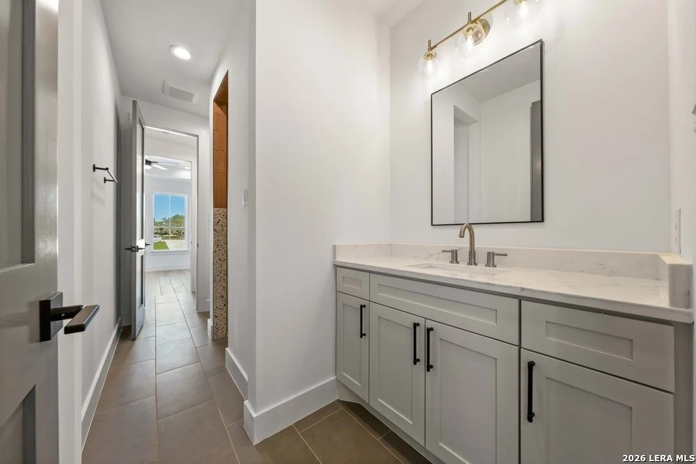 Photo of 877 Annabelle Ave