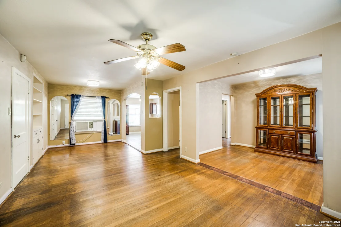 Photo of 1011 Thorain Blvd