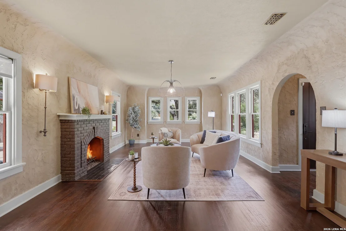 Photo of 218 NORTH DR