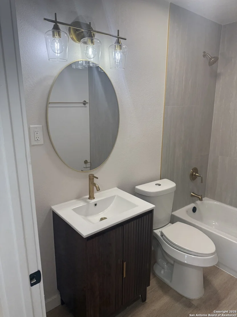 Photo of 143 Toltec