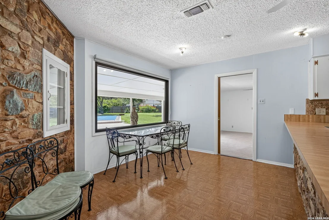 Photo of 105 DORIS DR