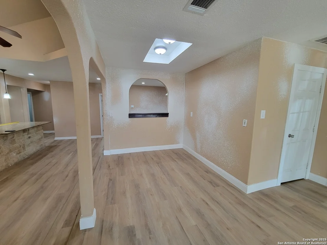 Photo of 9235 Lasswell