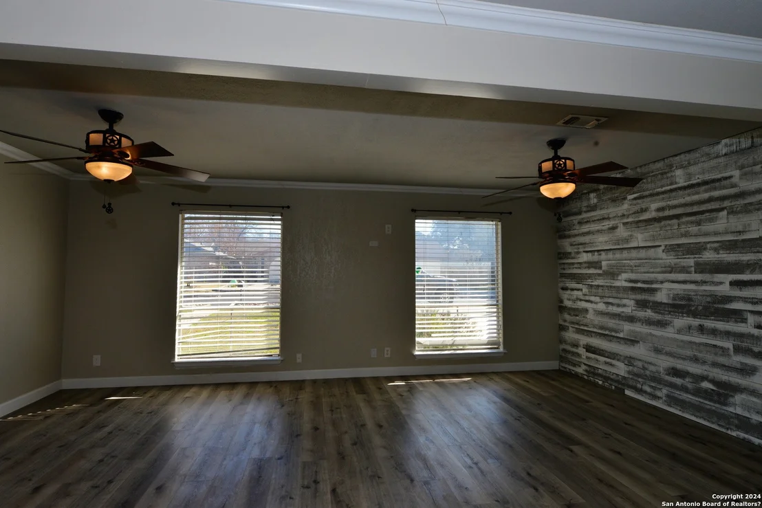 Photo of 4427 GREYSTONE DR