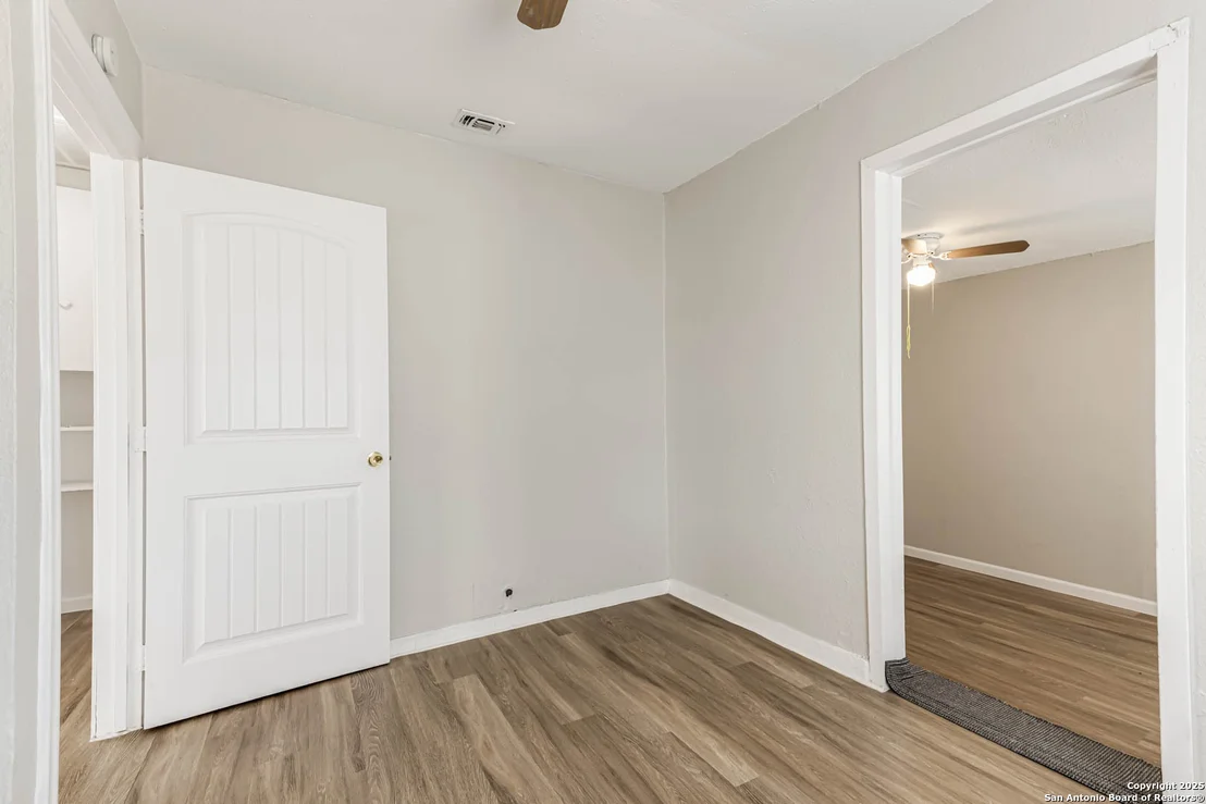 Photo of 835 Grosvenor