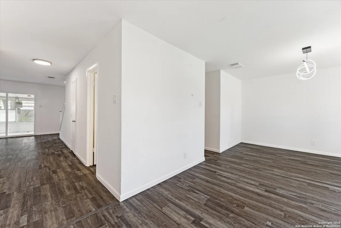 Photo of 7310 Roveen Trail
