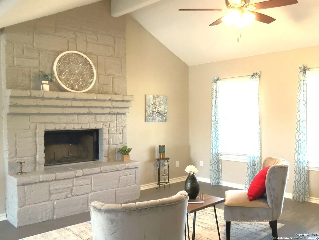Photo of 303 Windy Knoll