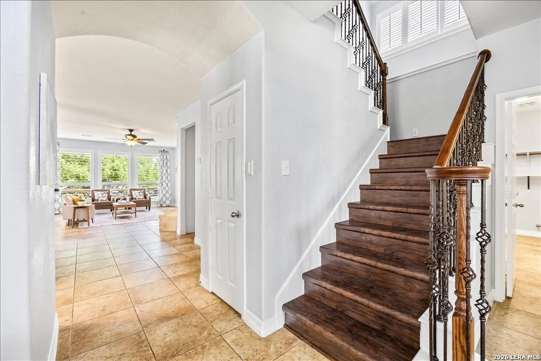 Photo of 430 White Cyn
