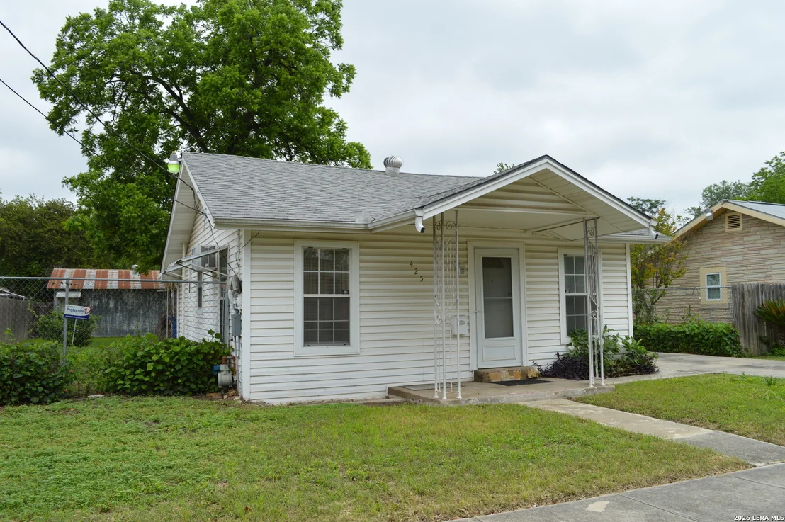 Photo of 425 Robert E Lee