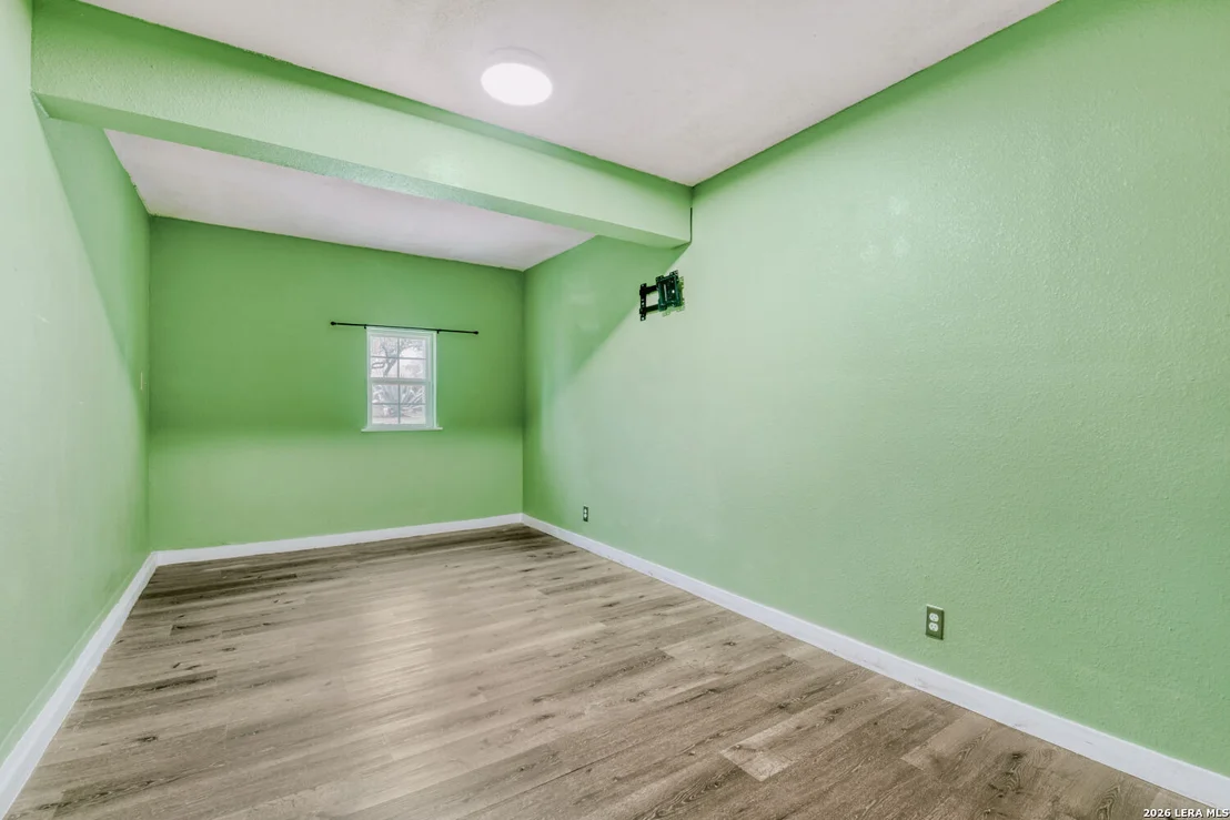 Photo of 2518 Ridge Leaf