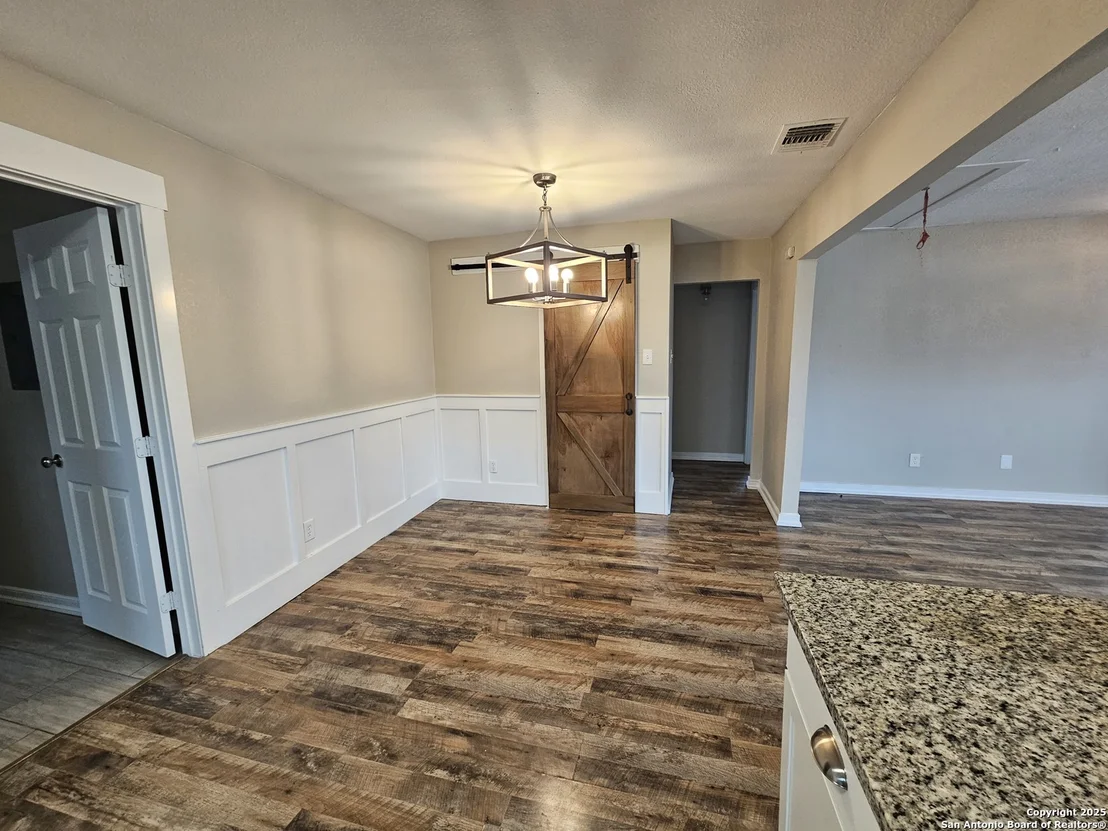 Photo of 4751 Lark