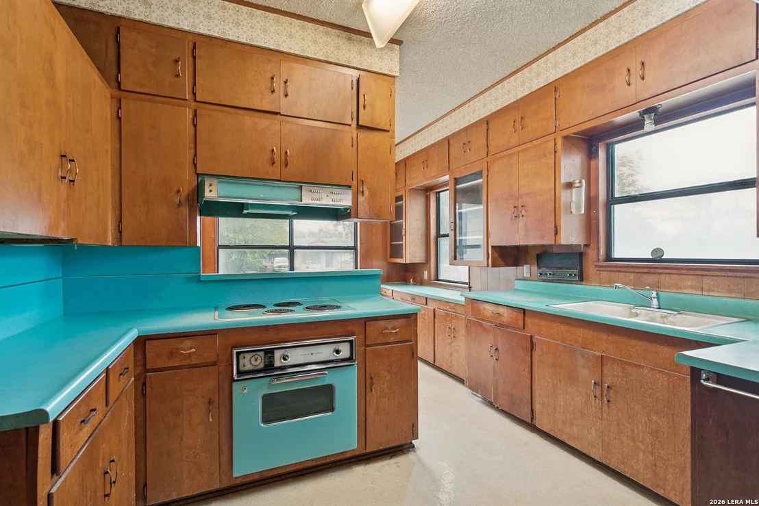 Photo of 12703 MIDDLE LN