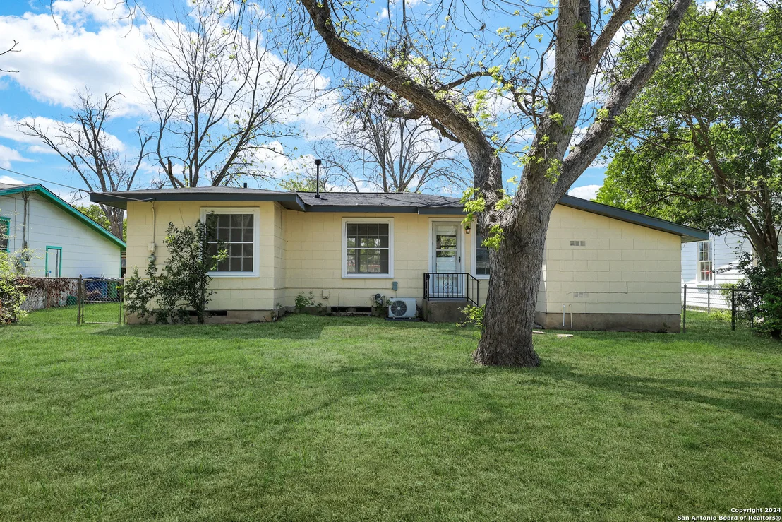 Photo of 327 SUMNER DR