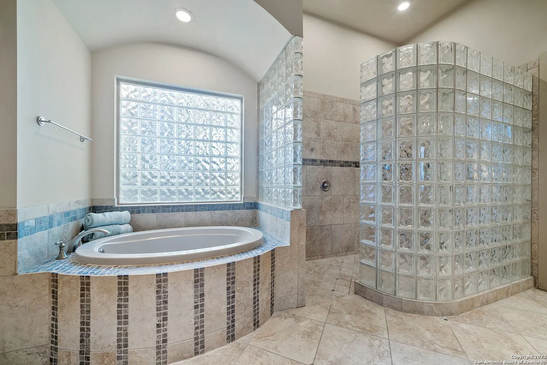 Photo of 8 Benchwood Cir