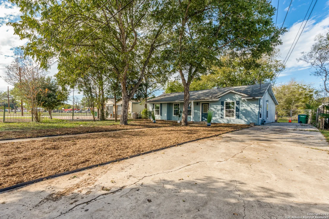 Photo of 827 WARE BLVD