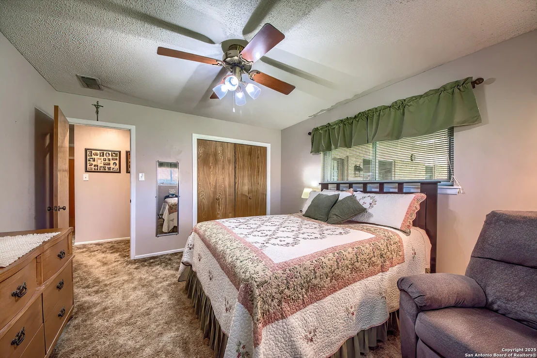 Photo of 1206 Acorn