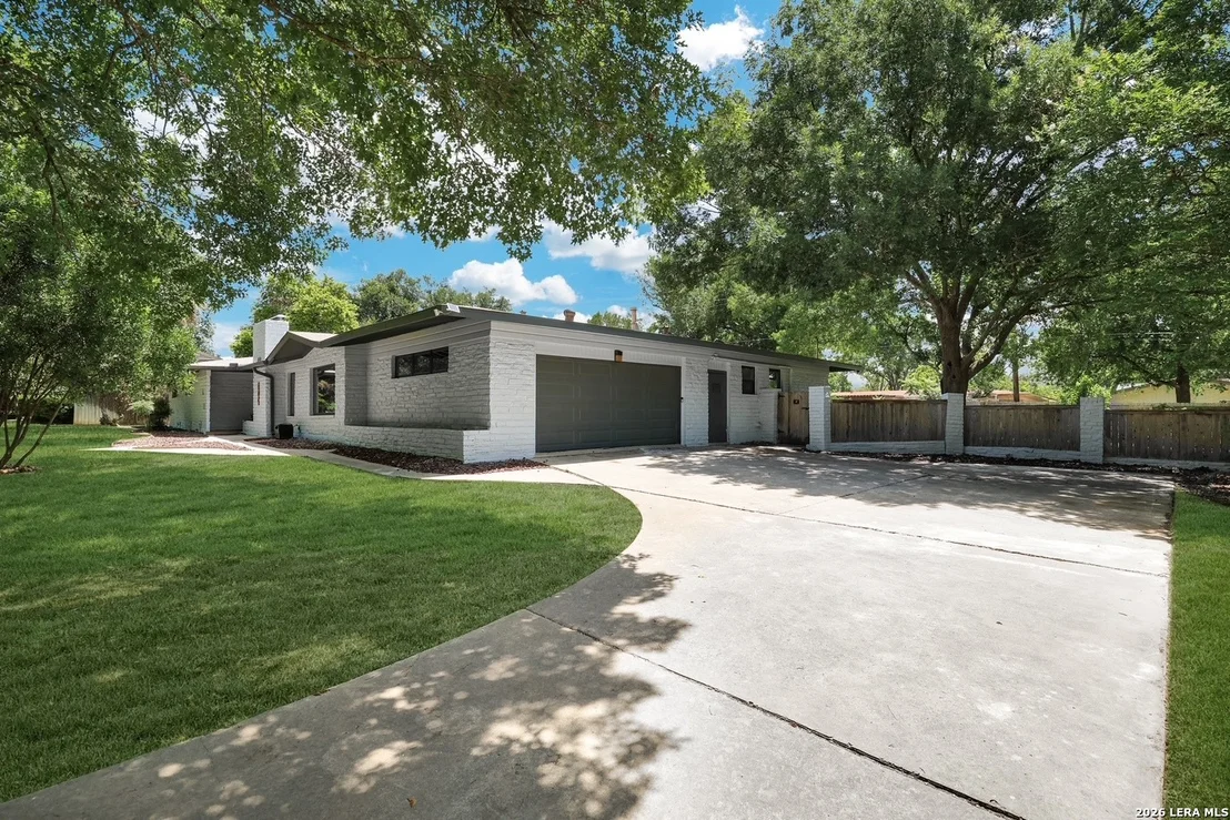 Photo of 204 Gardenview