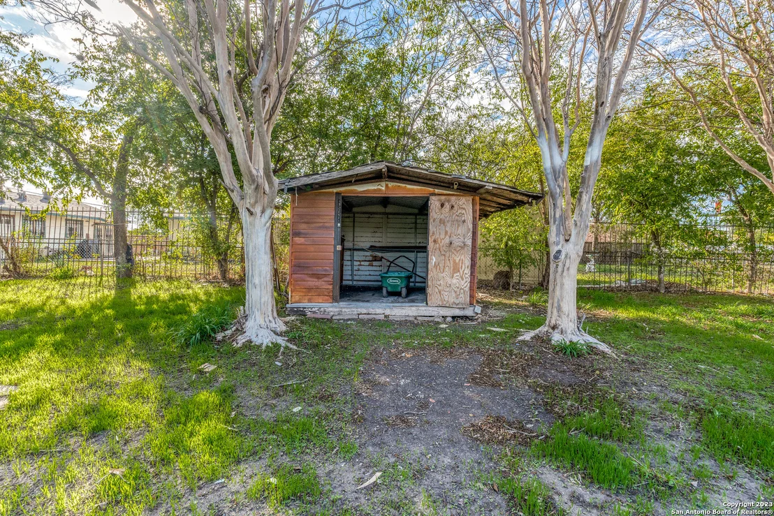 Photo of 827 WARE BLVD