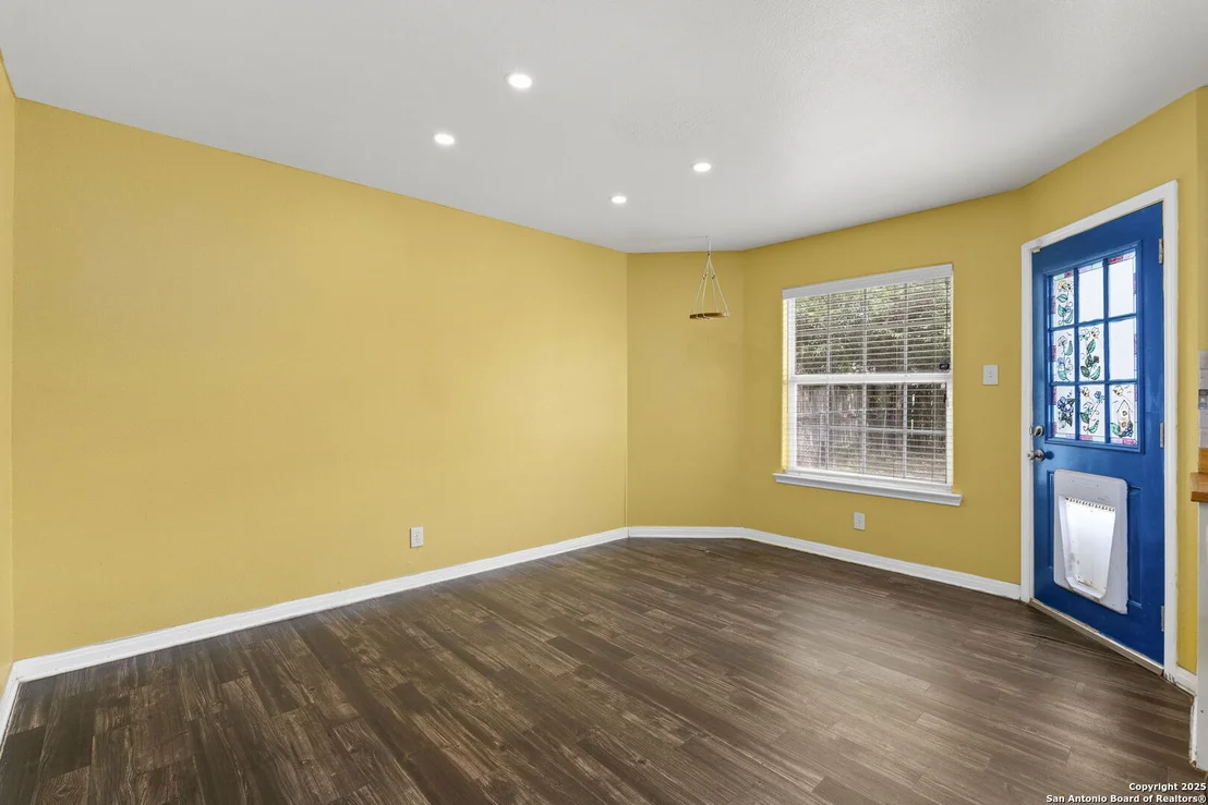 Photo of 5927 Tree View